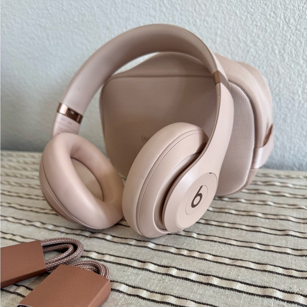 Beats by Dre x Kim K Over-Ear Headphones - Moon